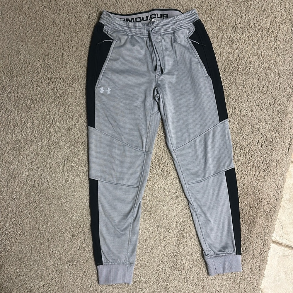 Men’s Under Armor Joggers size Large.